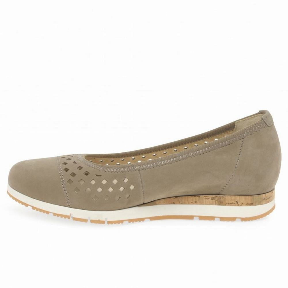 White Gabor Berry Punch Detail Women Flat Shoes | SBJA-94023